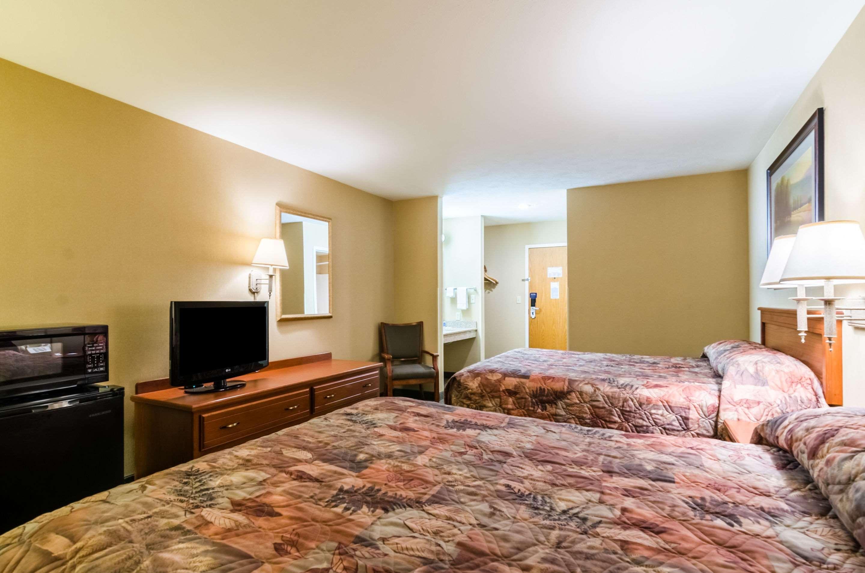 Super 8 By Wyndham Cozad Hotel Exterior photo
