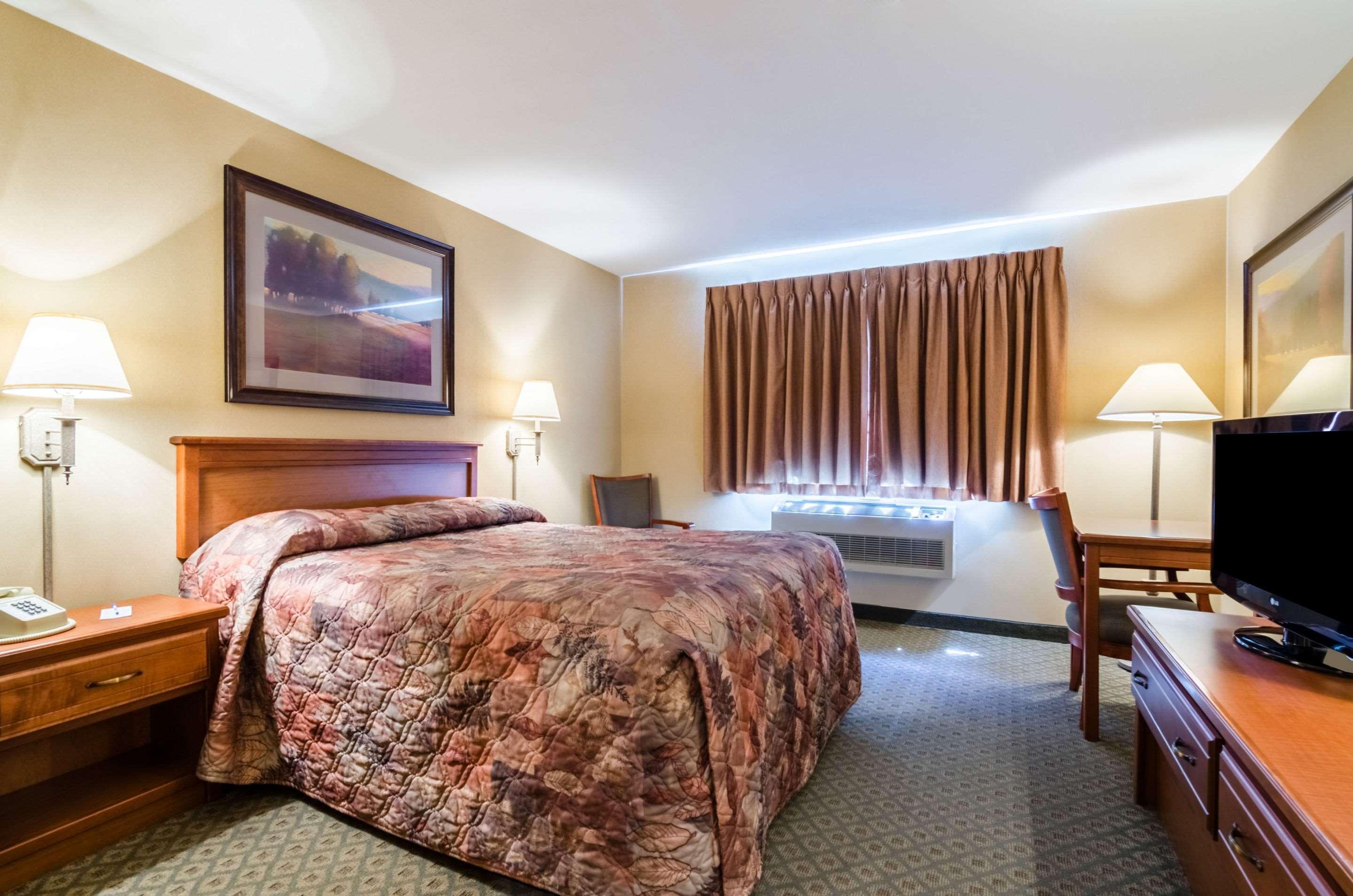 Super 8 By Wyndham Cozad Hotel Exterior photo